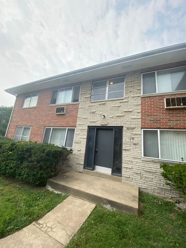 Building Photo - Updated 2 Bed 1 Bath in Florissant