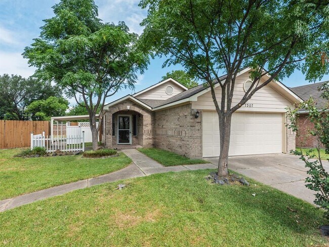 Foto del edificio - 7307 Village Lake Dr