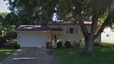 Building Photo - 5816 W 51st St