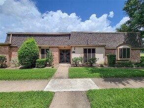 Building Photo - 2815 Cambridge Ln