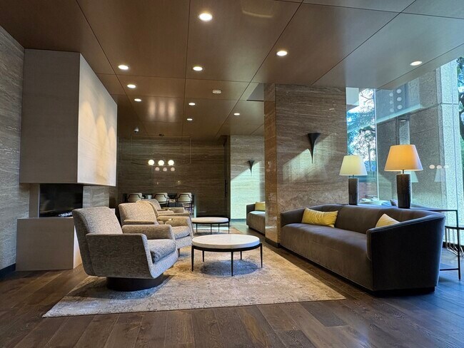 Foto del edificio - 1030 N State St