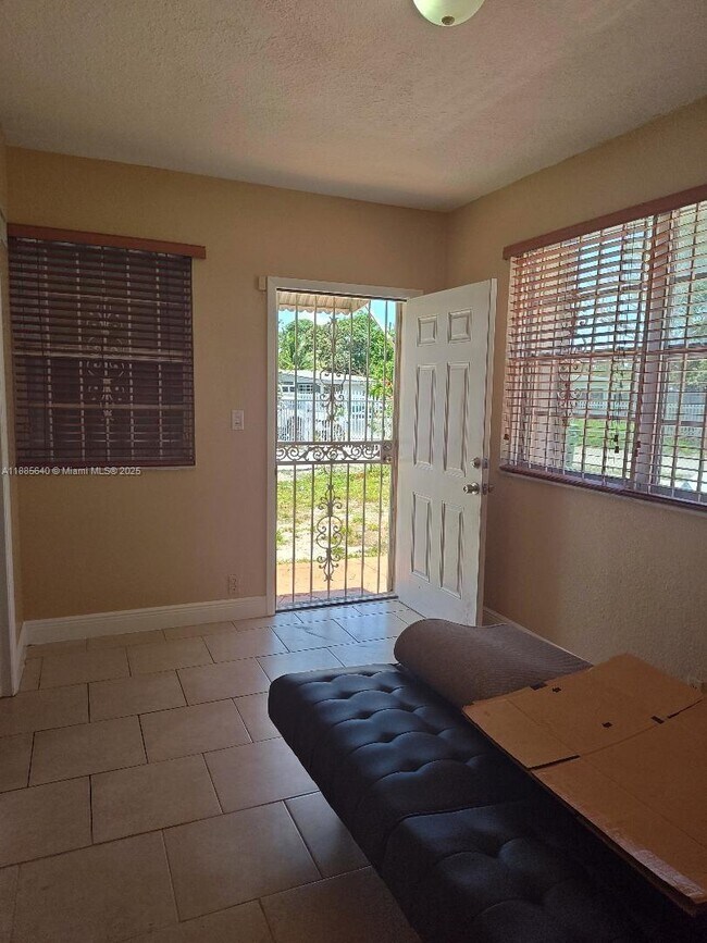 Foto del edificio - 12325 NW 19th Ave