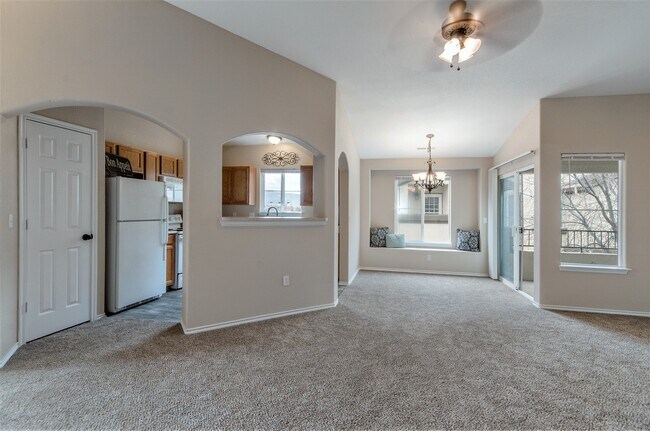 Spacious living room - 3747 Riviera Grove