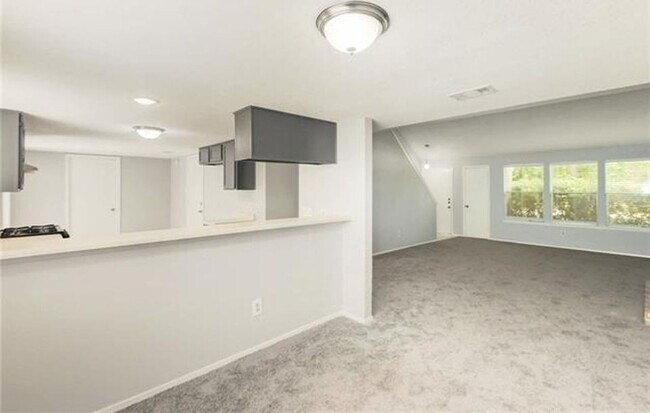Building Photo - Short Term Lease Option Available for Char...