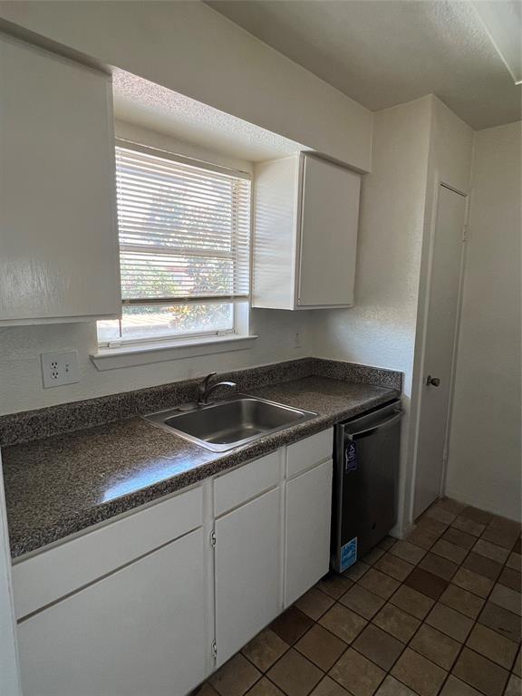 Building Photo - 3303 W Greenridge Dr