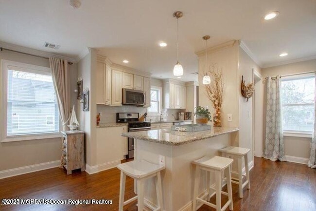 Building Photo - 18 Catherine St