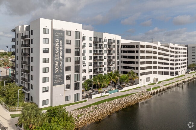 Building Photo - Oasis Pointe
