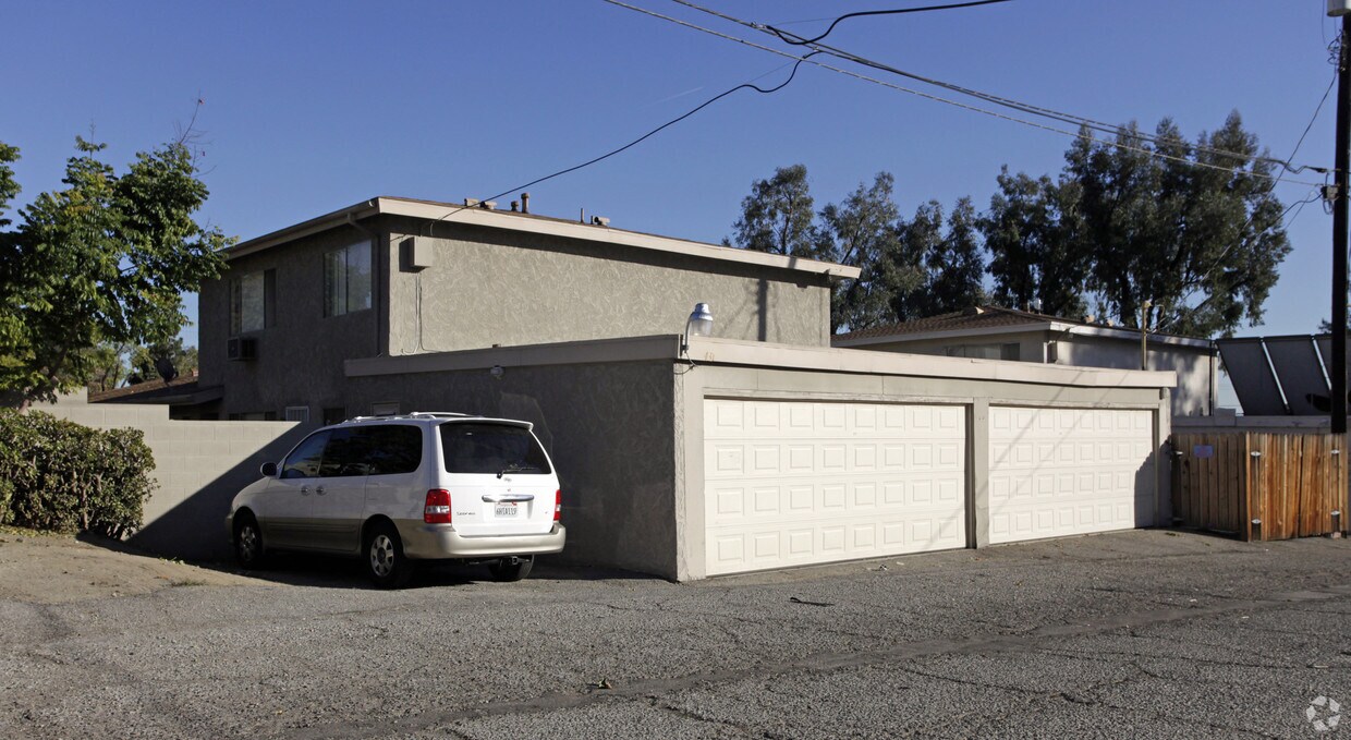 Building Photo - 431 Silverwood Ave