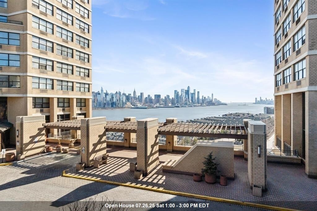 Foto principal - 7000 JFK Blvd E