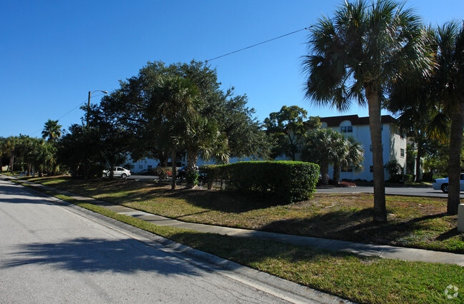Building Photo - Regency Condos