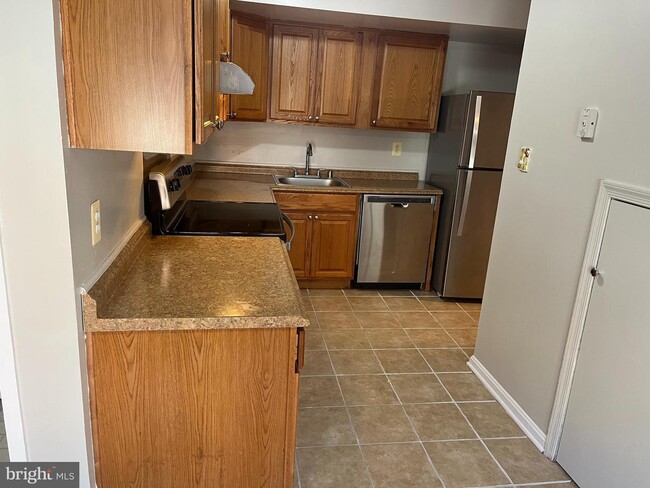 Building Photo - 4560 Conwell Dr