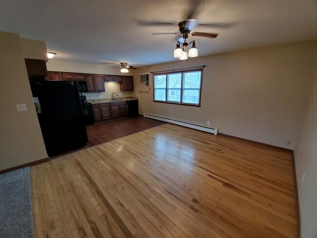 Foto del edificio - 2 Bedroom, 2 Bathroom Upper-Level Duplex