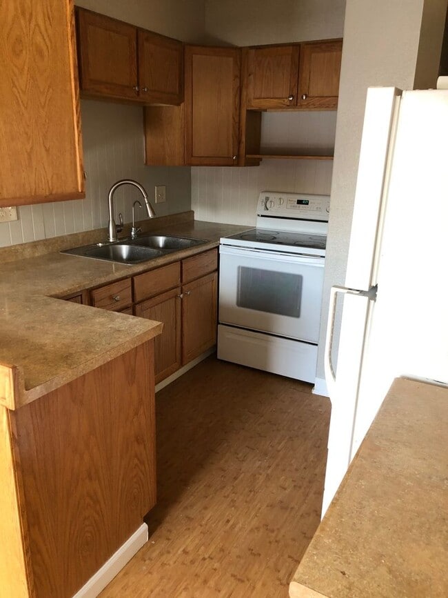 Foto del edificio - 3BR/2.5 Bath Townhouse with 1-car Garage