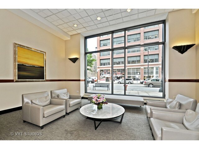 Lobby area - 1111 S Wabash Ave
