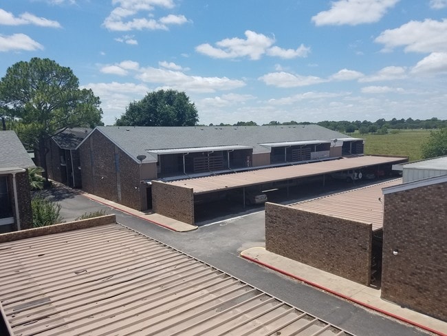 Building Photo - Greenbriar Apartment Homes
