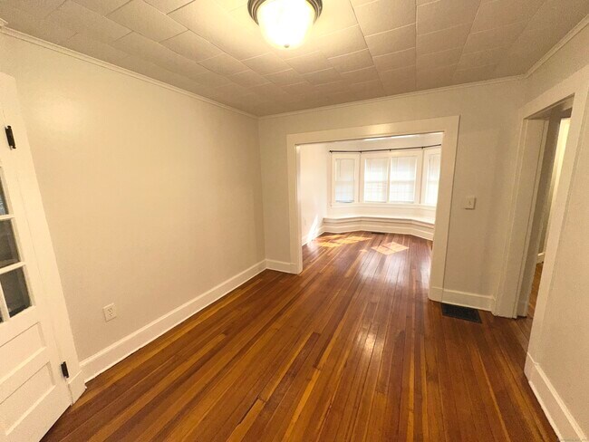 Foto del edificio - 118 Hawthorne Ave