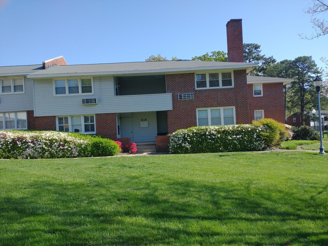 Primary Photo - 805 Daniels St