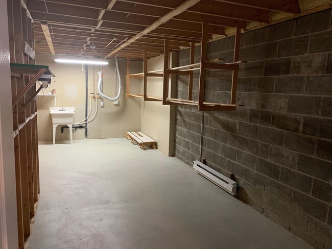 Building Photo - 6 Sarasota Ct