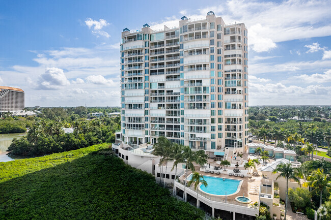 Parte posterior del edificio - Baypointe At Naples Cay