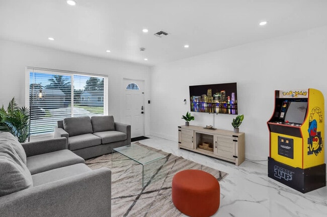 Building Photo - 7001 Coolidge St