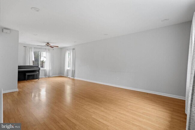 Foto del edificio - 121 Aspen Ct