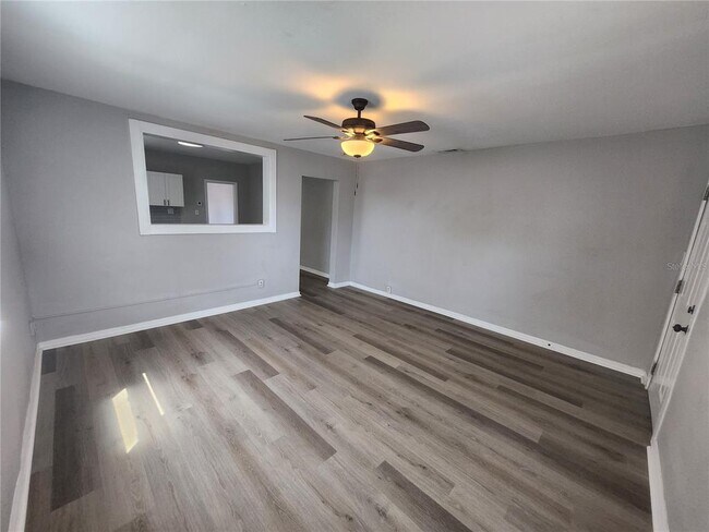 Foto del edificio - 2406 E Clark St