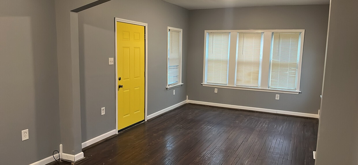 Living Room - 1550 Richard Gordon Hatcher Blvd