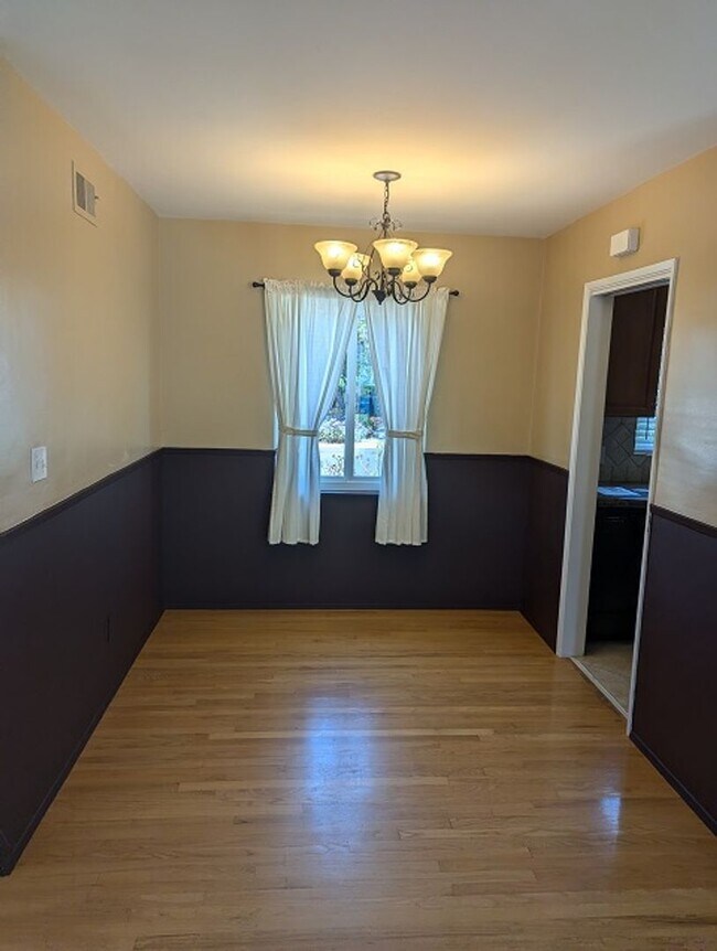Building Photo - 3 Bedroom 2 bath House in Fletcher Hills