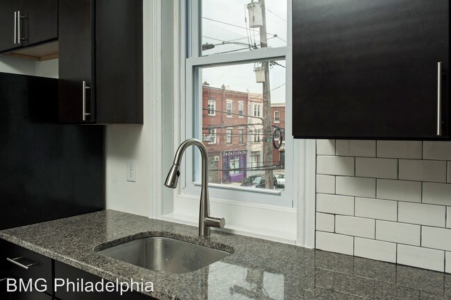 Building Photo - 2843 W Girard Ave