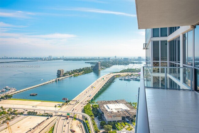 Foto del edificio - 1100 Biscayne Blvd