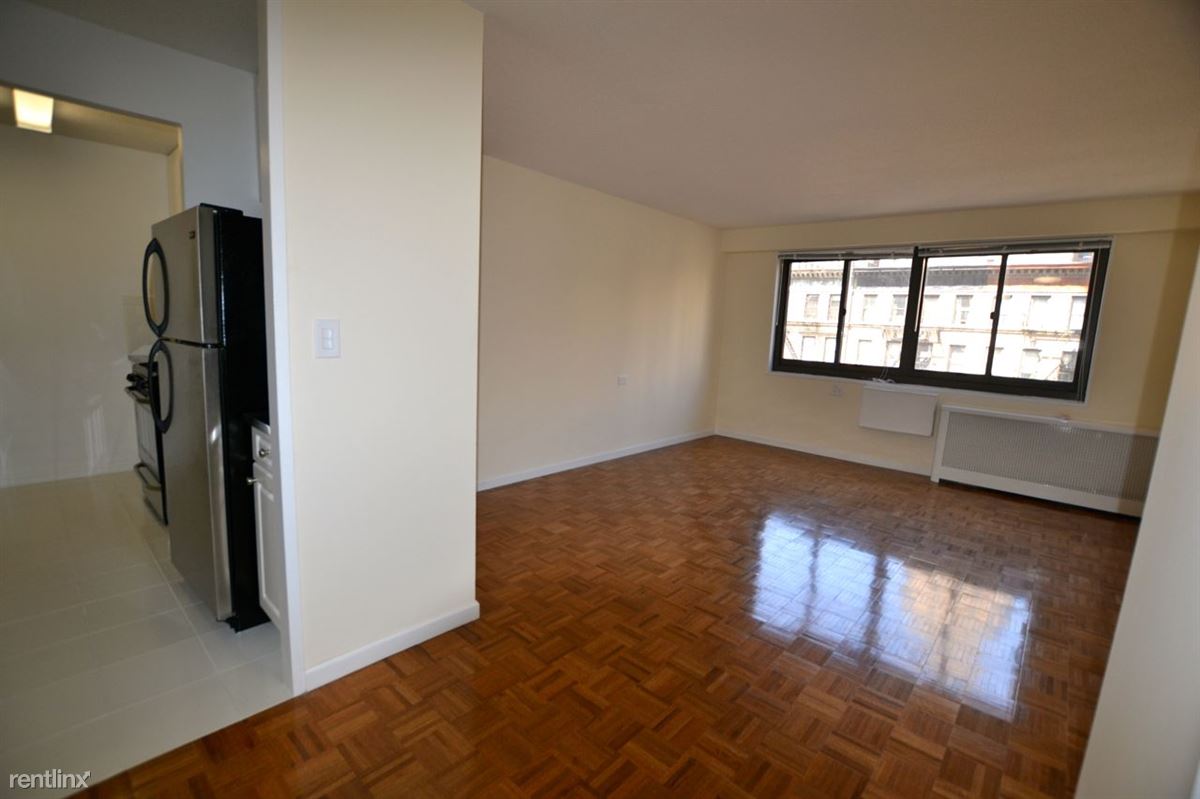 Building Photo - 176 W 87th St
