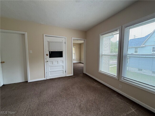 Foto del edificio - 1374 E 115th St