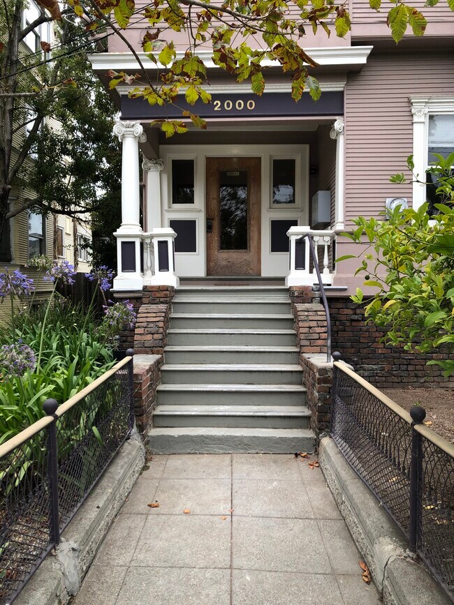 Building Photo - 2000 Delaware St