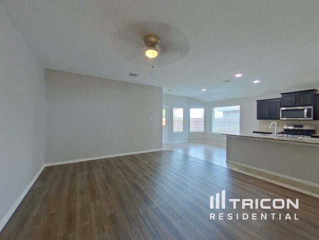 Building Photo - 809 Walls Blvd