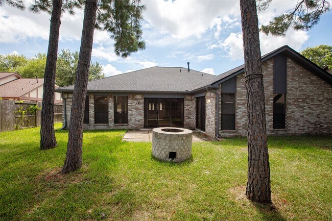 Foto del edificio - 415 Abbott Cir