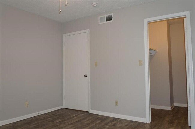 Building Photo - 3005 Seven Pines Ln