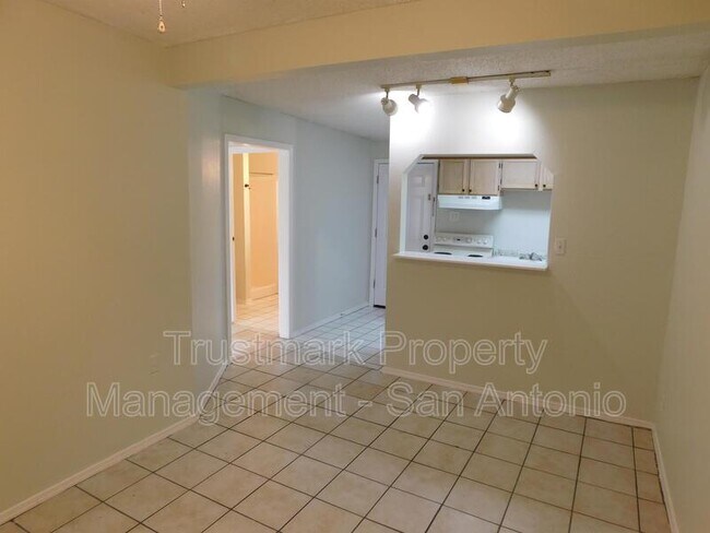 Foto del edificio - 801 Rittiman Rd