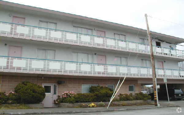 Building Photo - 2040 Francisco Blvd