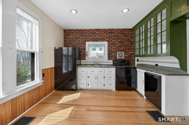 Foto del edificio - 164 W Main St