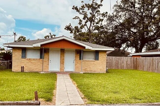 Building Photo - 728 Arnold Ave