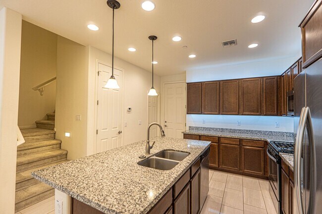 Foto del edificio - Modern Living in Gated Siena at Ocotillo –...