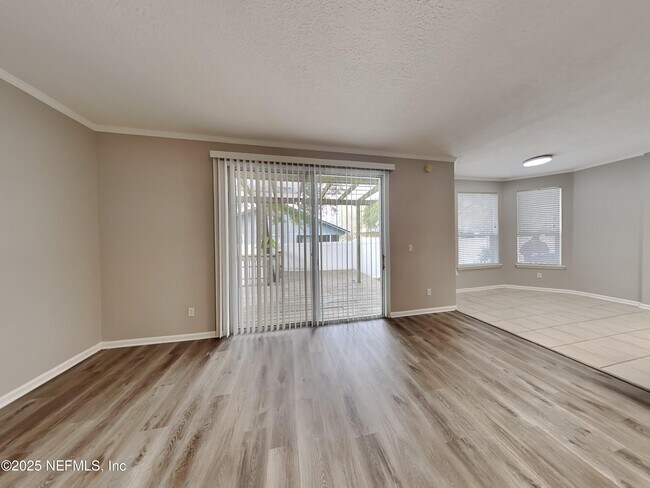 Foto del edificio - 10818 Birchard Ln