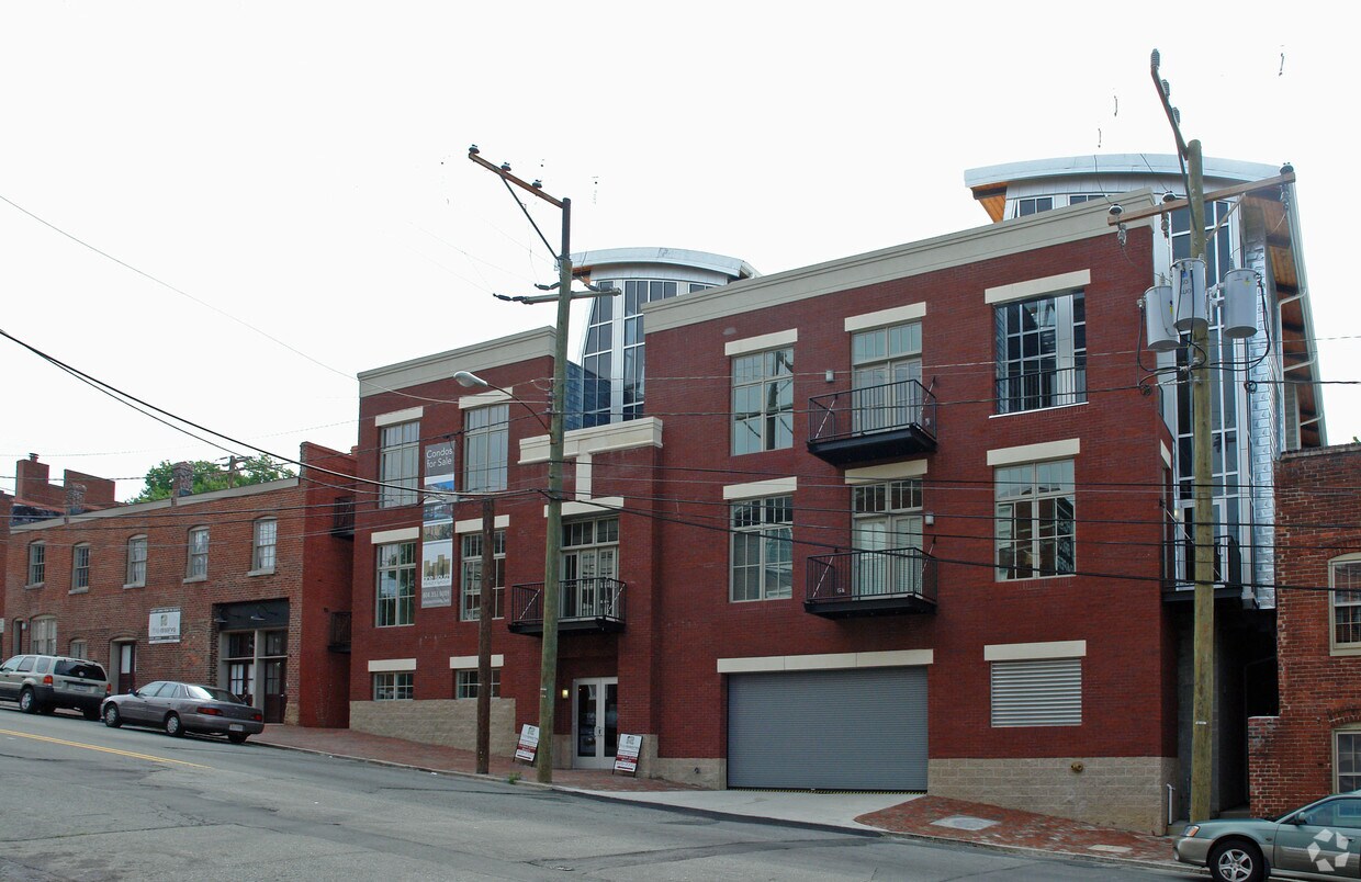 Foto del edificio - 2501 E Franklin St