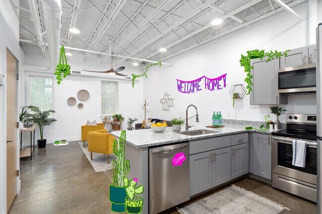 Foto del edificio - Lifted, Driftin', Higher than the Ceiling