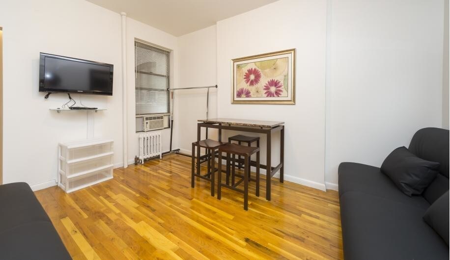 Primary Photo - 101 W 83rd St