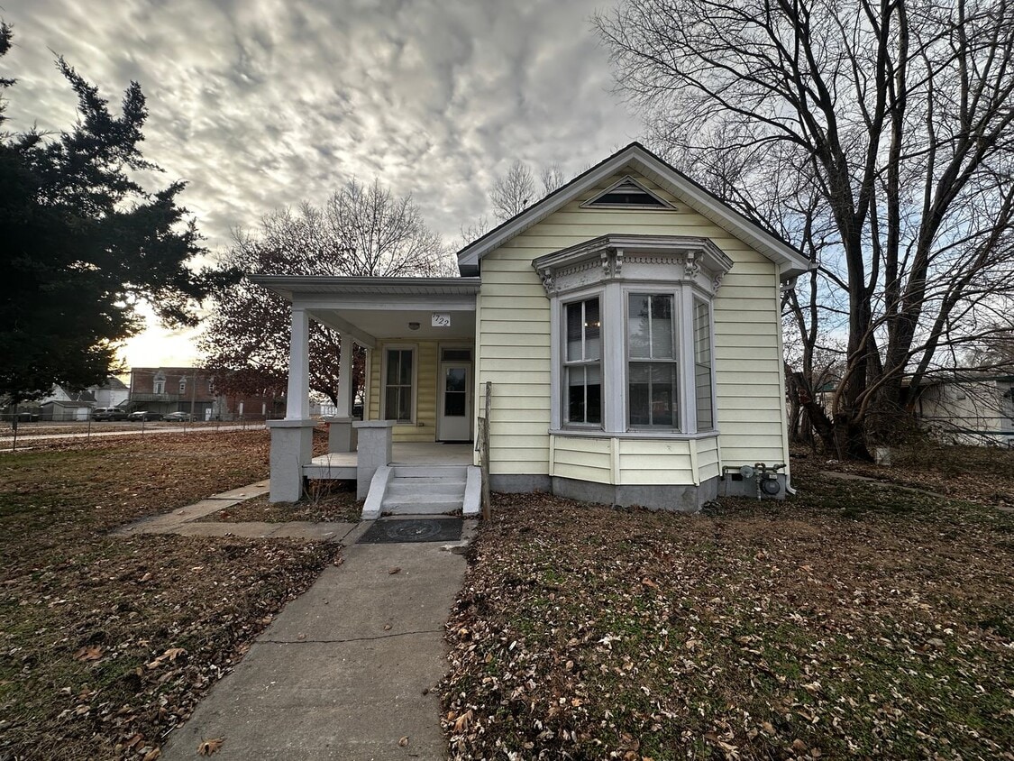 Primary Photo - 1722 S 10th St