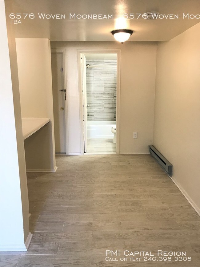 Building Photo - Studio w/ Fenced Backyard