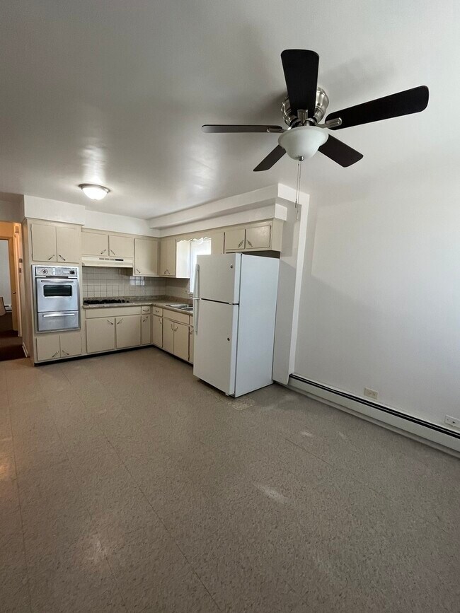 Building Photo - 13604 S Wentworth Ave