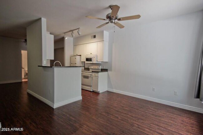 Foto del edificio - 1701 E Colter St