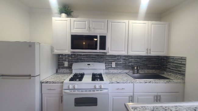 Building Photo - 589 Bramhall Ave